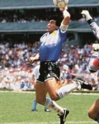 大众娱乐平台-“上帝之手”球衣拍600万英镑 老马女儿说它是假的