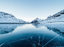 弹无虚发!邓肯-罗宾逊在训练师指导下进行专项三分球投射训练